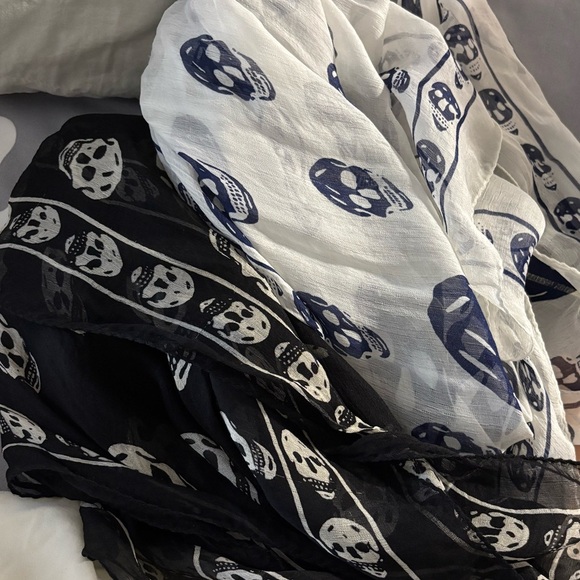 Alexander McQueen Iconic Silk Scarf (Only white available). - Picture 1 of 1